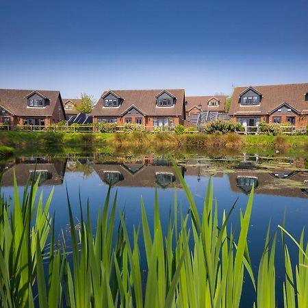 The Lakes Rookley المظهر الخارجي الصورة The new houses at the heart of the village