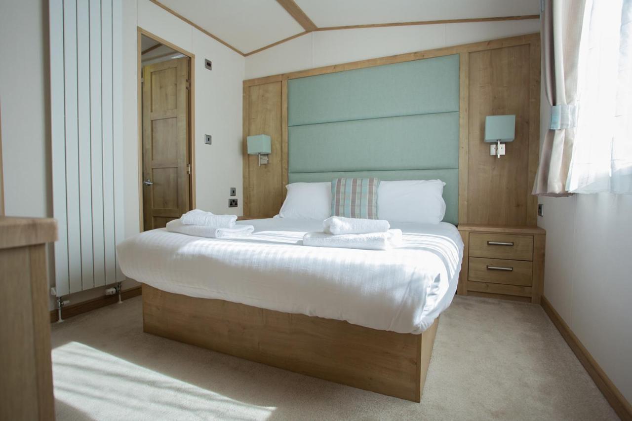 The Lakes Rookley المظهر الخارجي الصورة A bedroom in a static